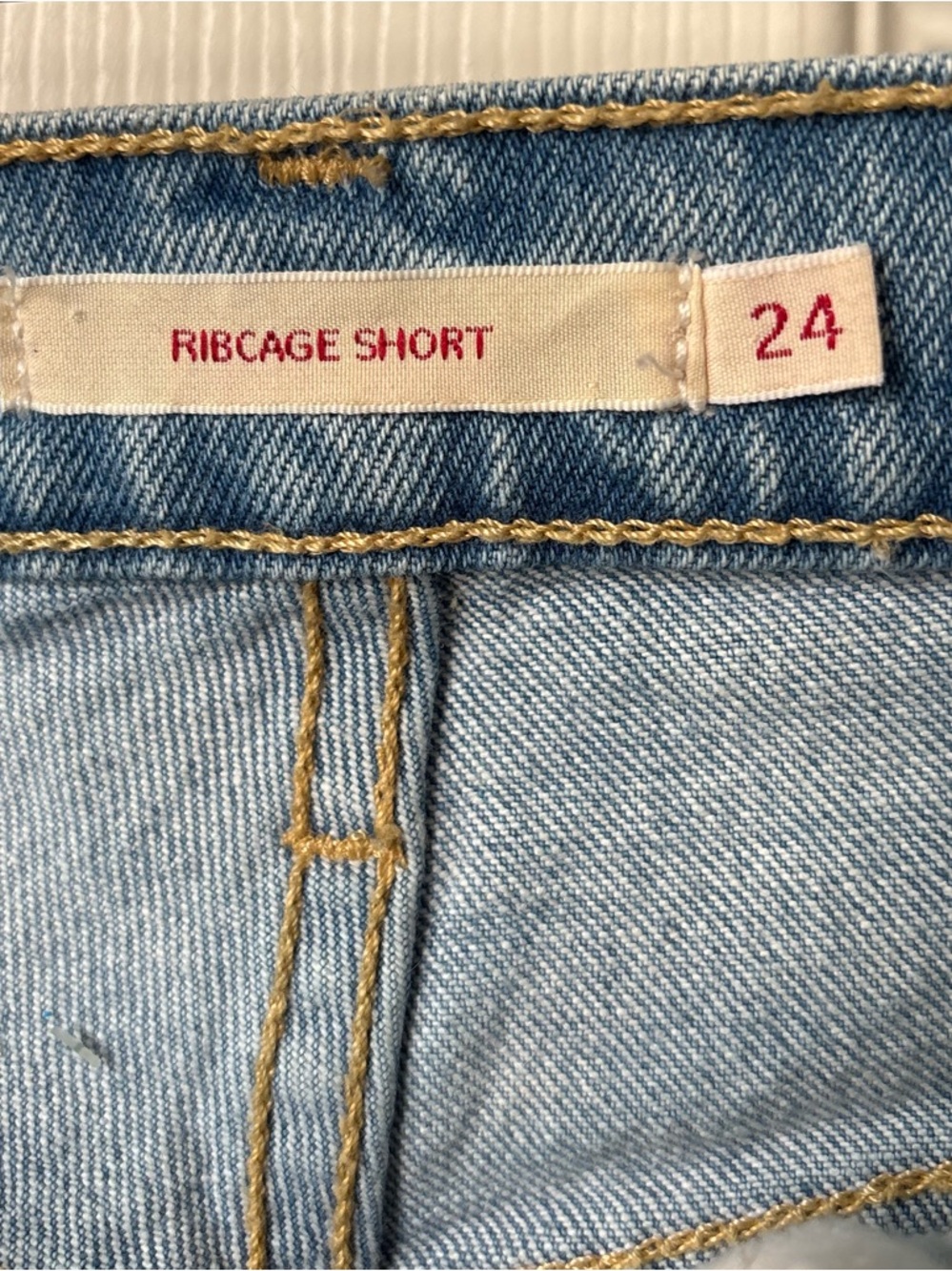 Levi’s Ribcage Shorts - Picture 4 of 4
